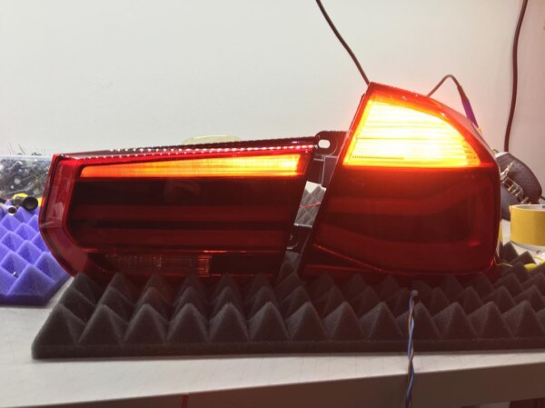 Zobacz jak pracujemy 2 Lampa dwuczęściowa na stanowisku — Cyber-Tek